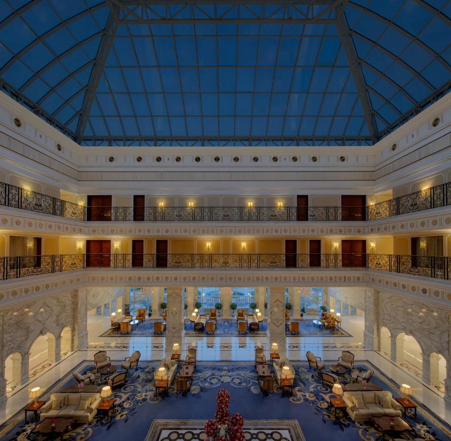 The Regency Hotel Kuwait Kuwait City Exteriér fotografie The interior of the hotel