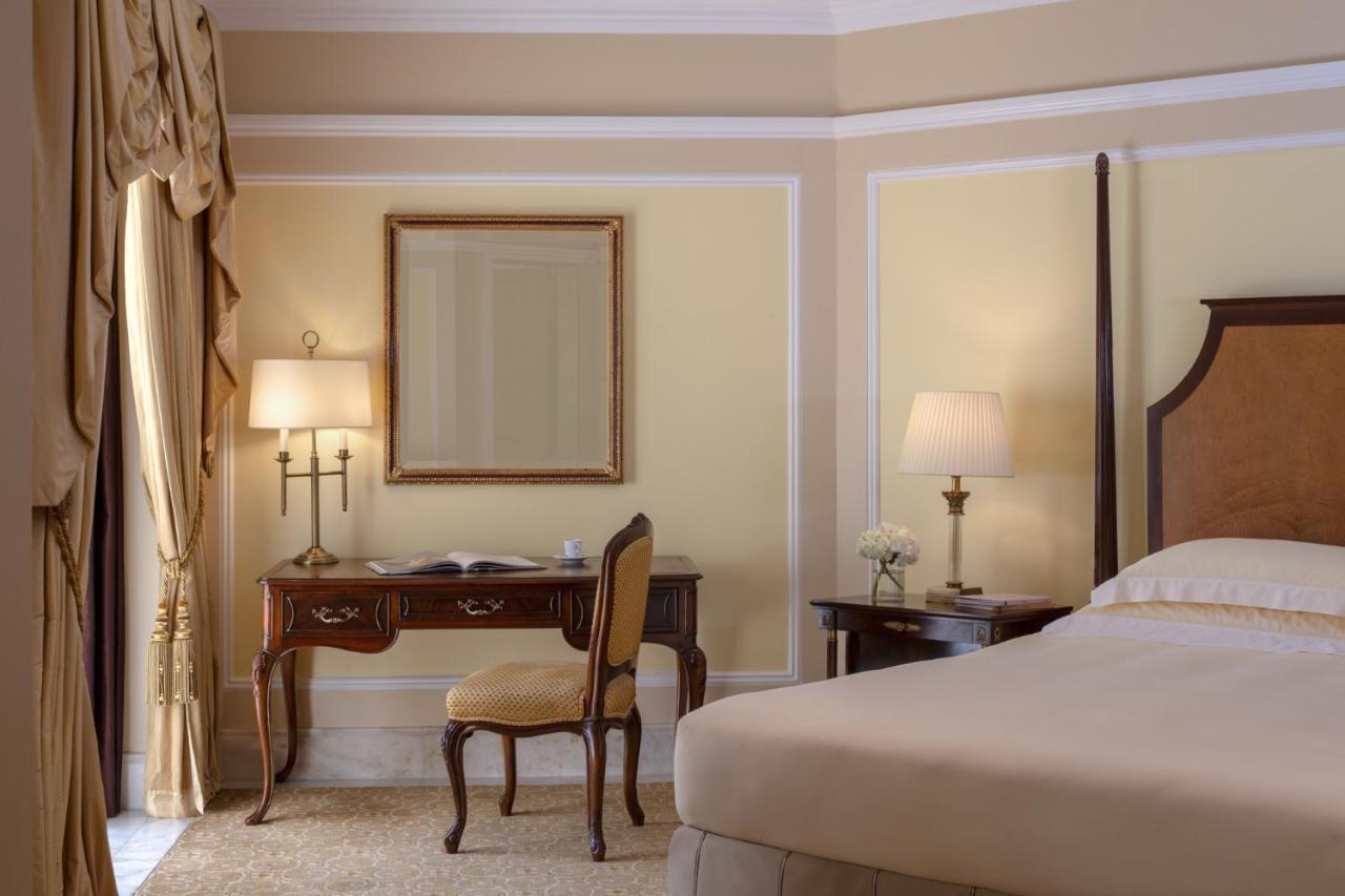 The Regency Hotel Kuwait Kuwait City Exteriér fotografie A bedroom at the Four Seasons Hotel