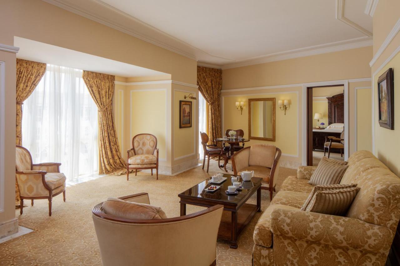 The Regency Hotel Kuwait Kuwait City Exteriér fotografie A suite at the Four Seasons Hotel, Istanbul