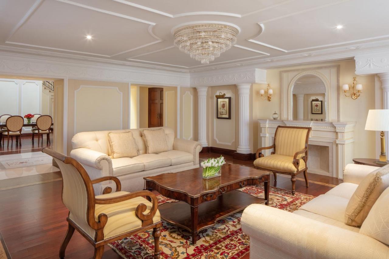 The Regency Hotel Kuwait Kuwait City Exteriér fotografie A living room in a suite at the Taj Mahal Palace, Mumbai