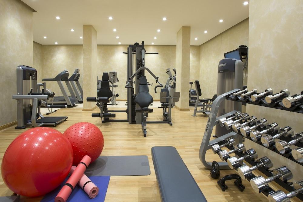The Regency Hotel Kuwait Kuwait City Exteriér fotografie A gym at a hotel